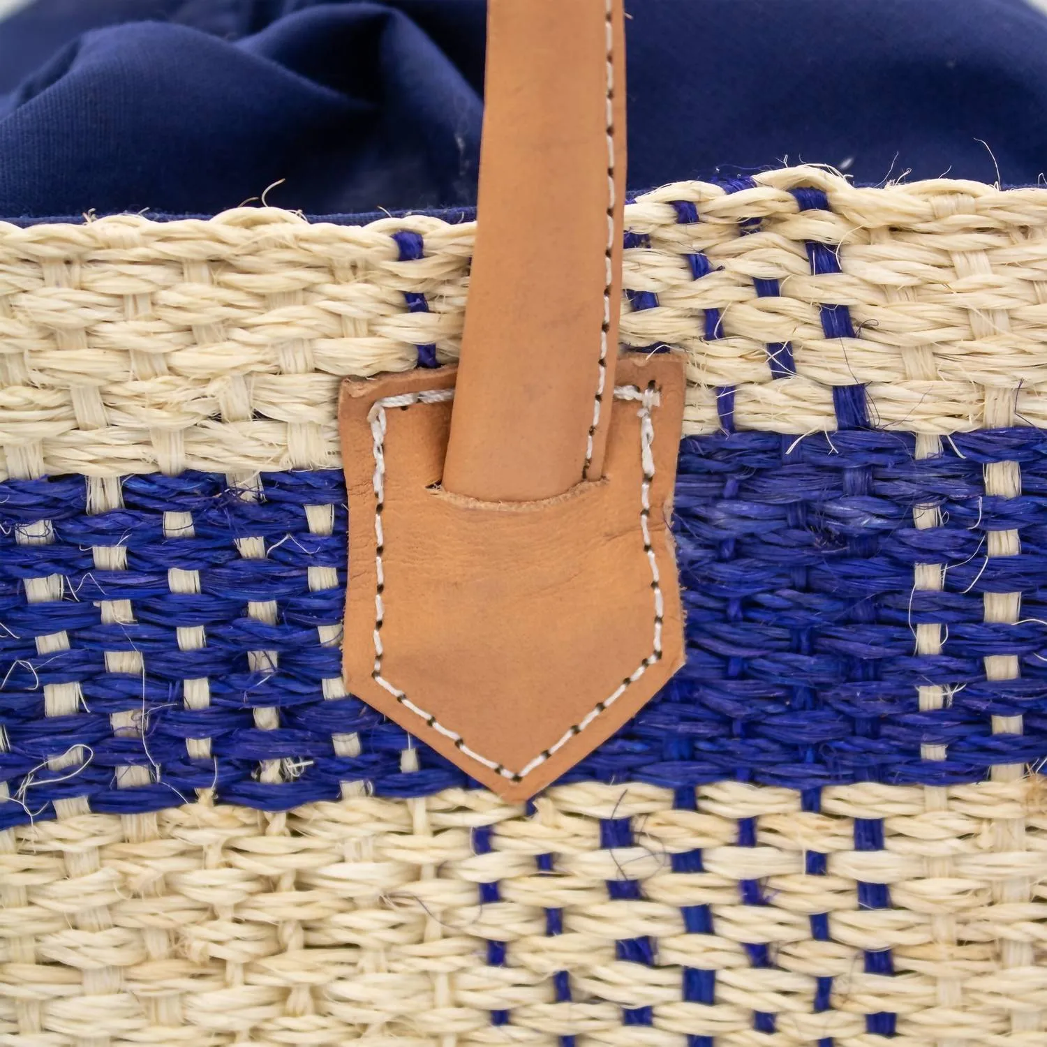 Agave Fiber Gingham Tote In Navy