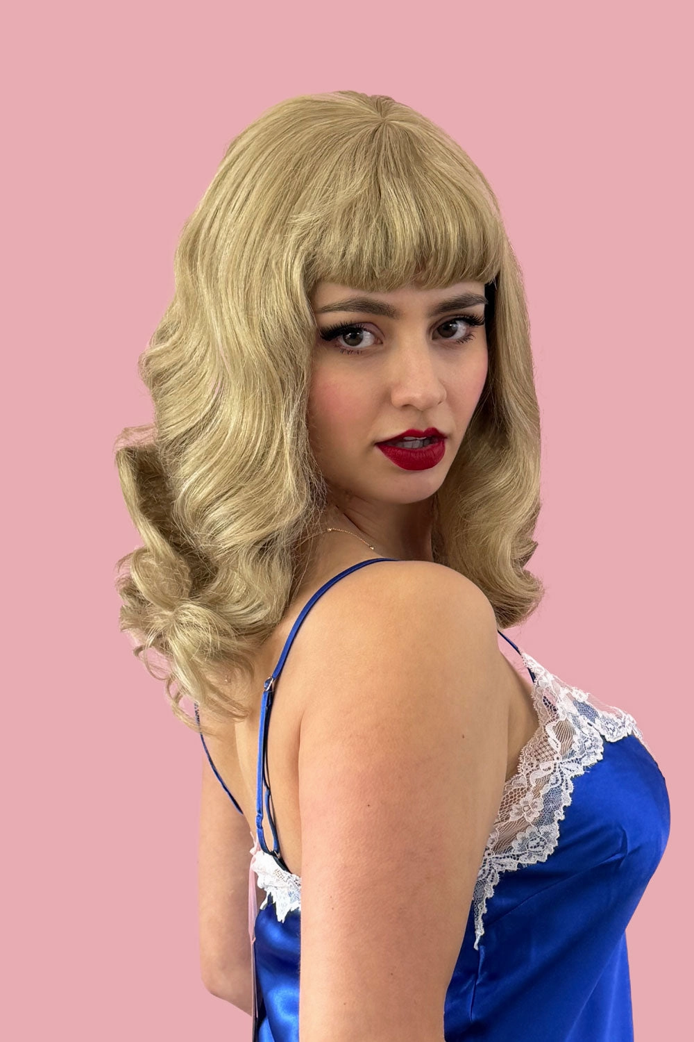 Blonde pinup wig, curled with short fringe, 1950s style: Cora