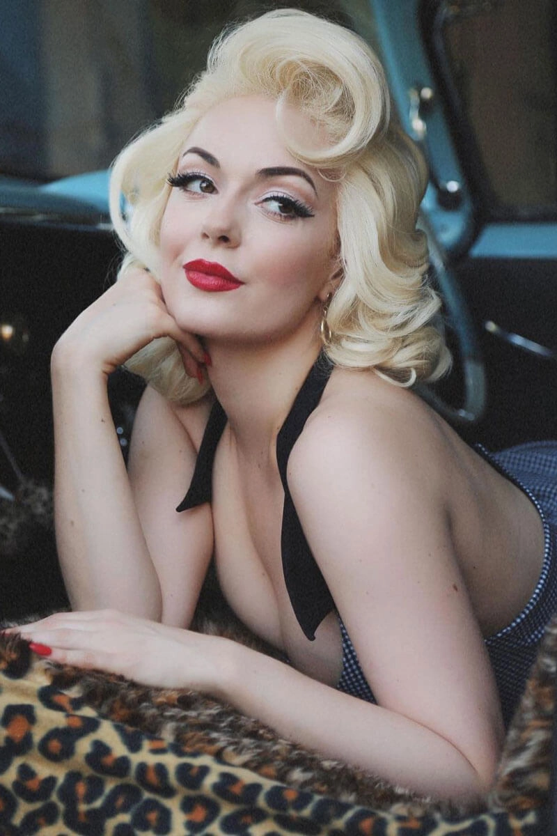 Blonde pinup wig, lace front, vintage style: Marilyn