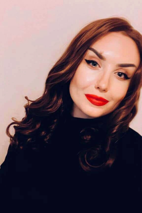 Brown pinup wig, lace front with finger waves: Nikita