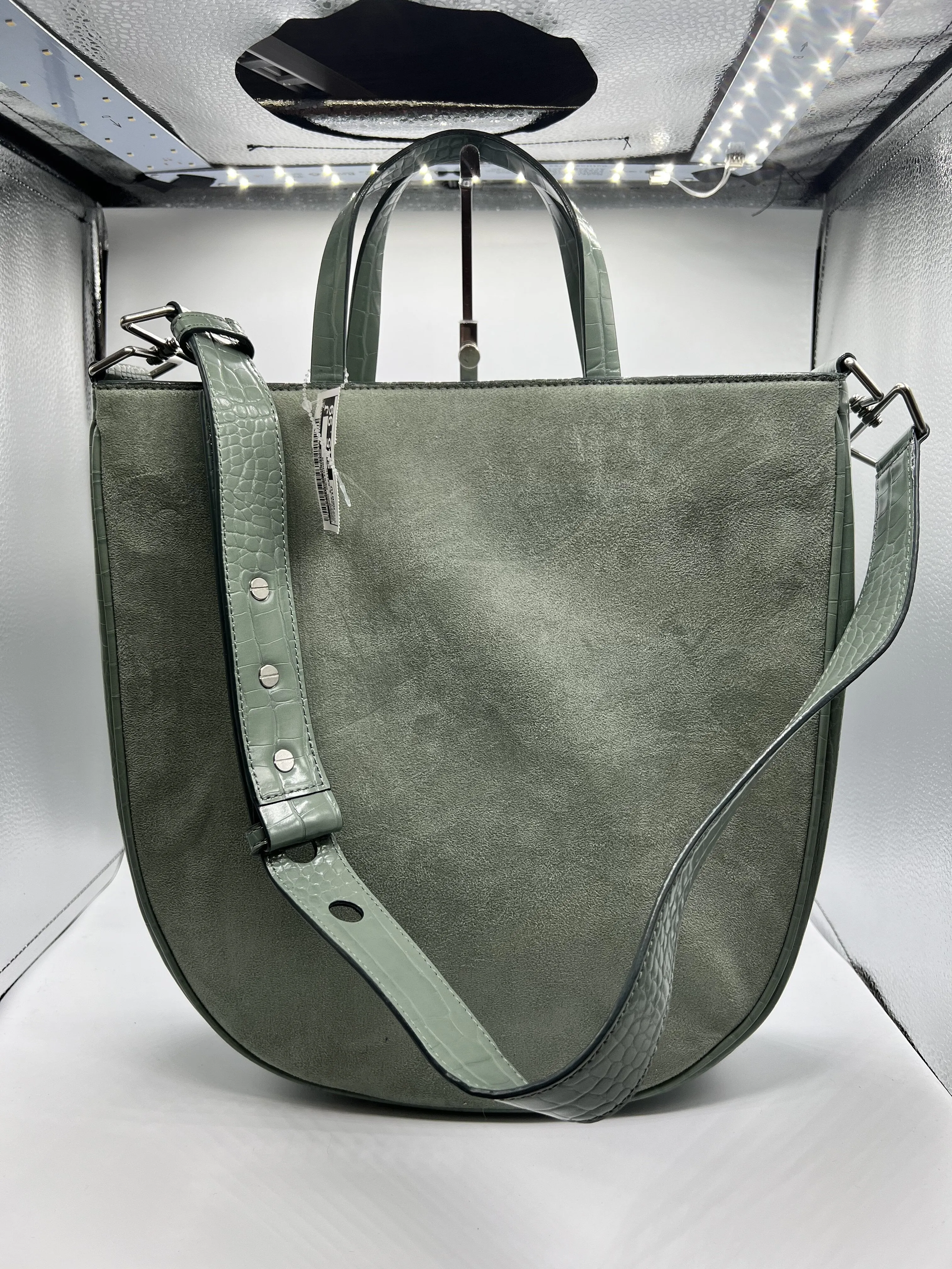 Handbag Designer By Clothes Mentor  Size: Medium