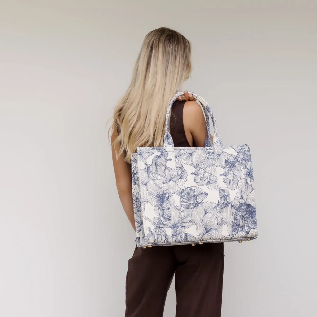 Large Bon Vivant Structured Tote Bag -- Navy Floral