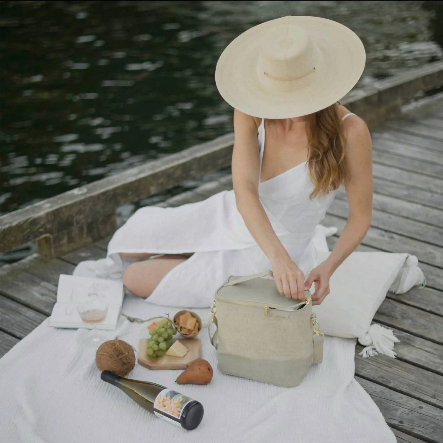 Linen Colorblock Lunch Tote Bag In Beige/sage