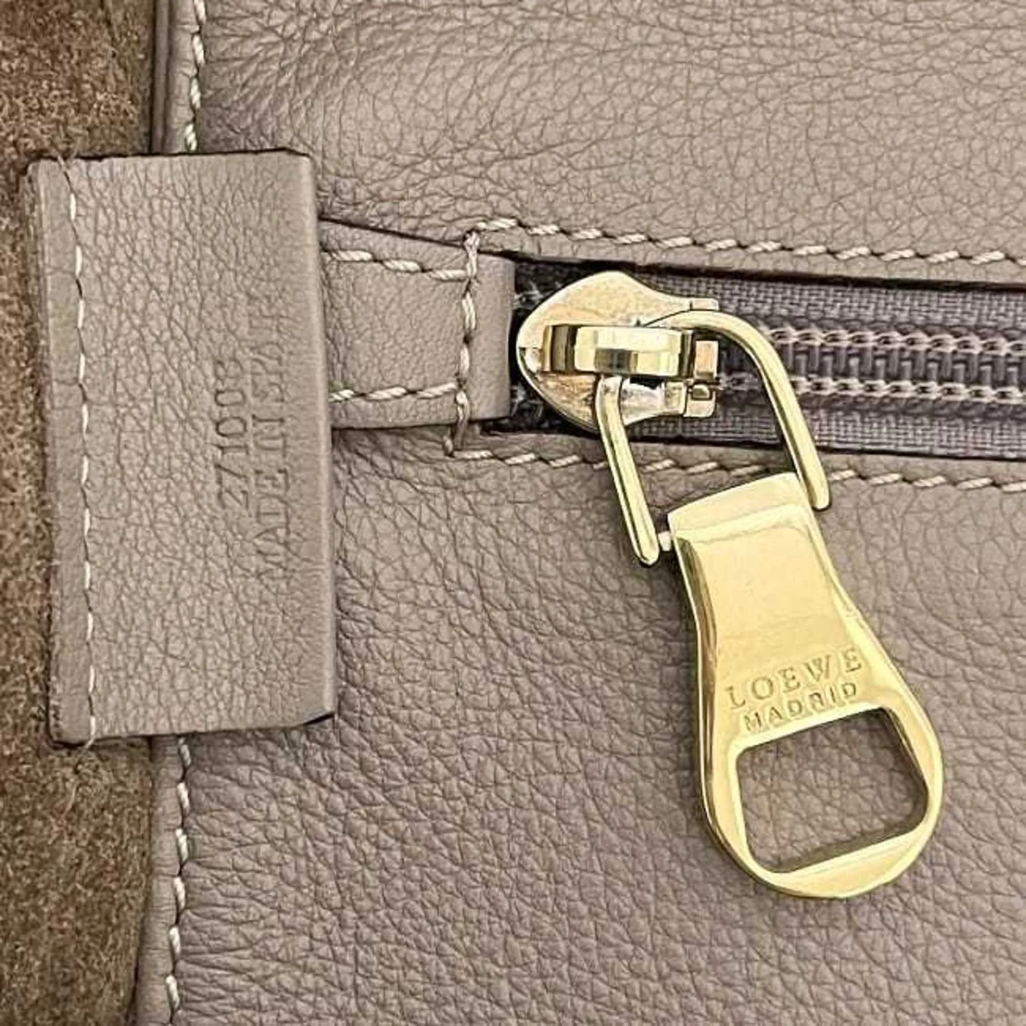 Loewe Leather Tote Bag (Pre-Owned)