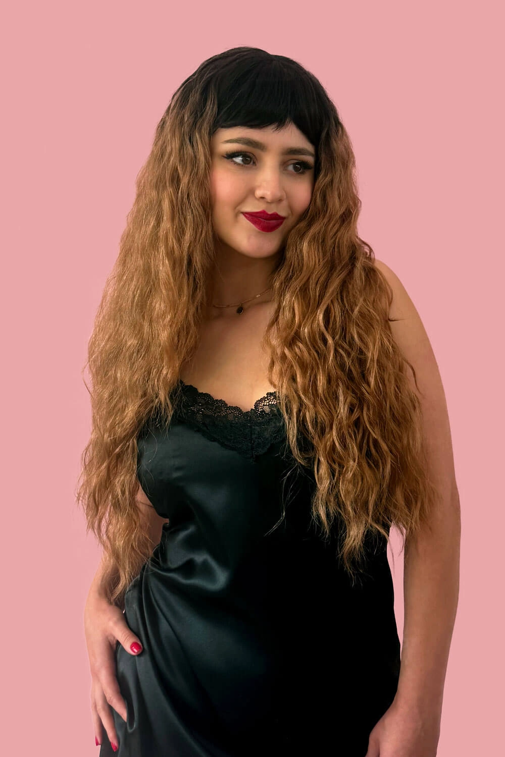 Long blonde wig with crimped mermaid waves: Astrid
