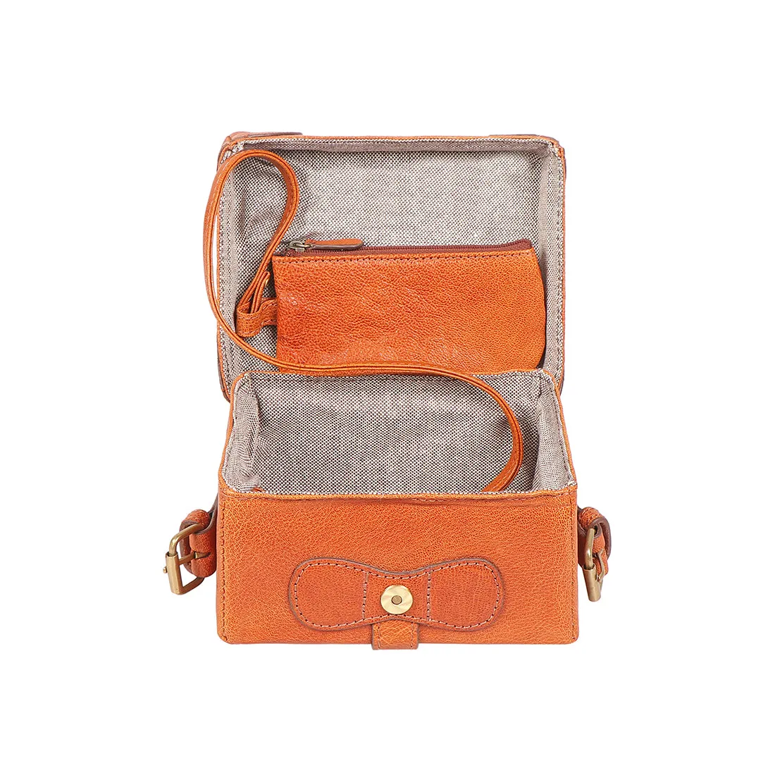 SMALL BOXY SLING BAG