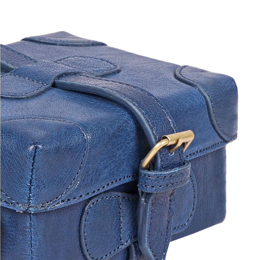 SMALL BOXY SLING BAG