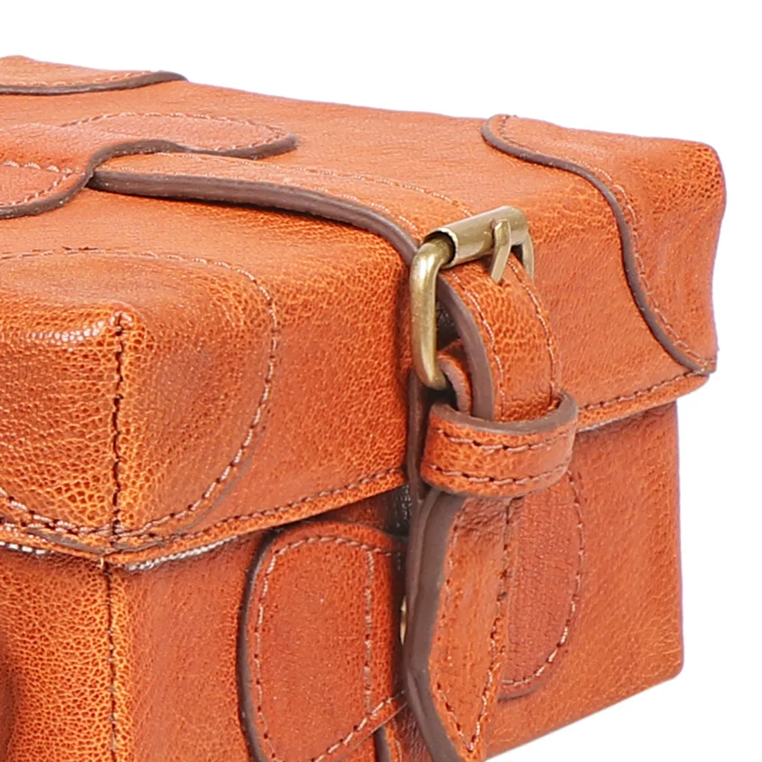 SMALL BOXY SLING BAG